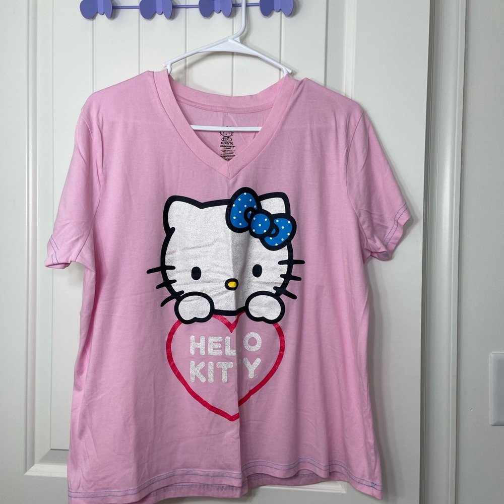 Hello Kitty women’s pink glitter heart decal short sleeve relaxed comfy tshirt